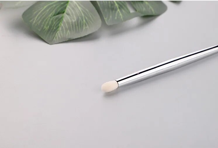 1 piece Eye shadow Makeup brushes Detail Eye Blending Make up brush cosmetic beauty synthetic hair plastic Handle