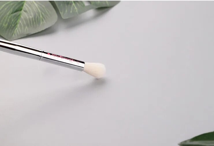 1 piece Eye shadow Makeup brushes Detail Halo dye Eye Make up brush small flame cosmetic beauty synthetic hair plastic Handle