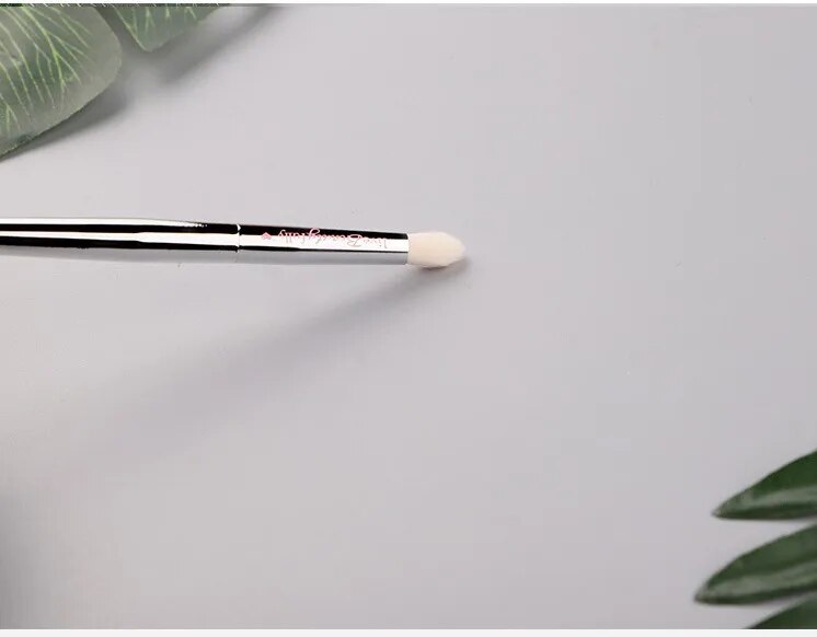 1 piece Eye shadow Makeup brushes Detail Eye Blending Make up brush cosmetic beauty synthetic hair plastic Handle